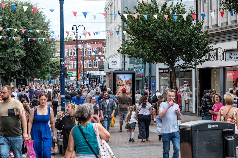 Support for pop-ups, online retail, mobile-based loyalty programmes as FSB releases UK high streets report