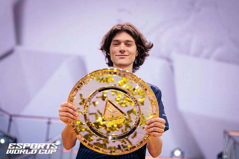 Gaming fans clamour to watch the eSports World Cup