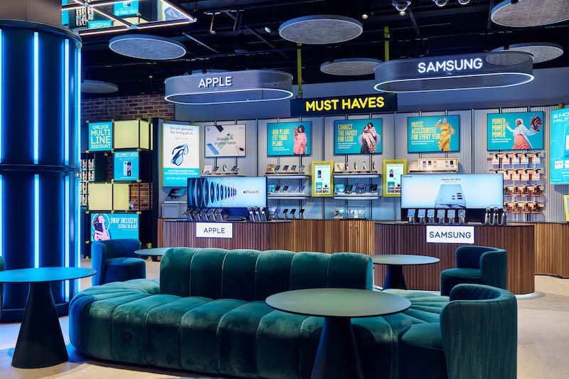 EE enlists former England and Manchester United footballer Wes Brown for opening of new Manchester store