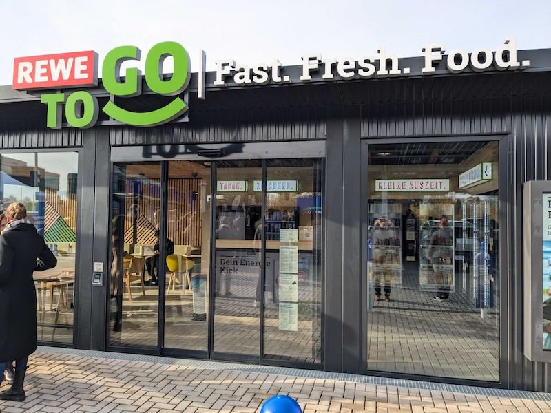Lekkerland hits smart store development milestone as REWE To Go location opens in Mönchengladbach