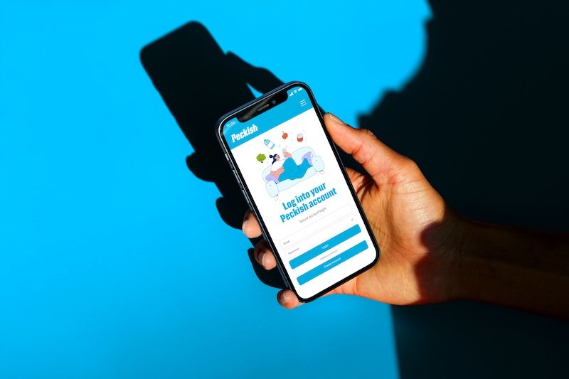 Co-op claims industry first as it launches Peckish rapid online grocery app for independent retailers
