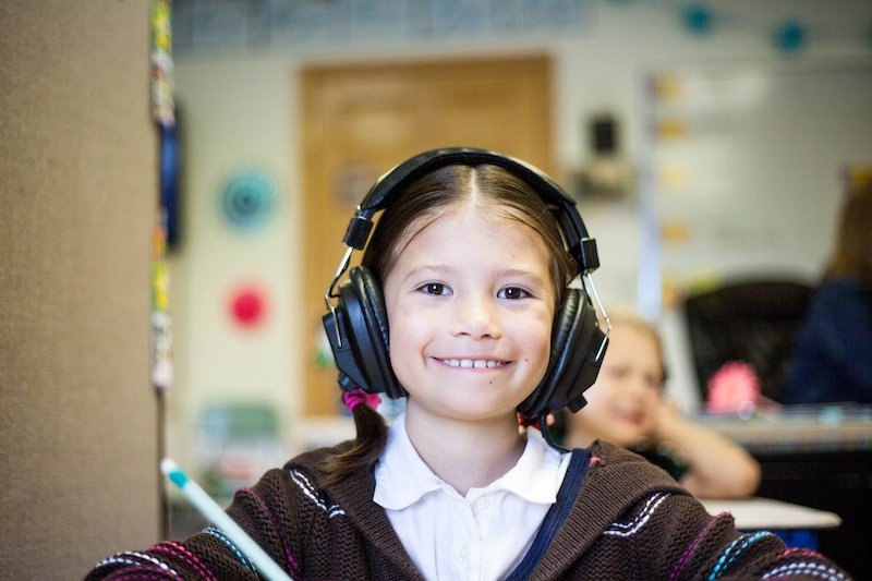 Hot weather and new school year see UK shoppers spend £9.43 billion online in August