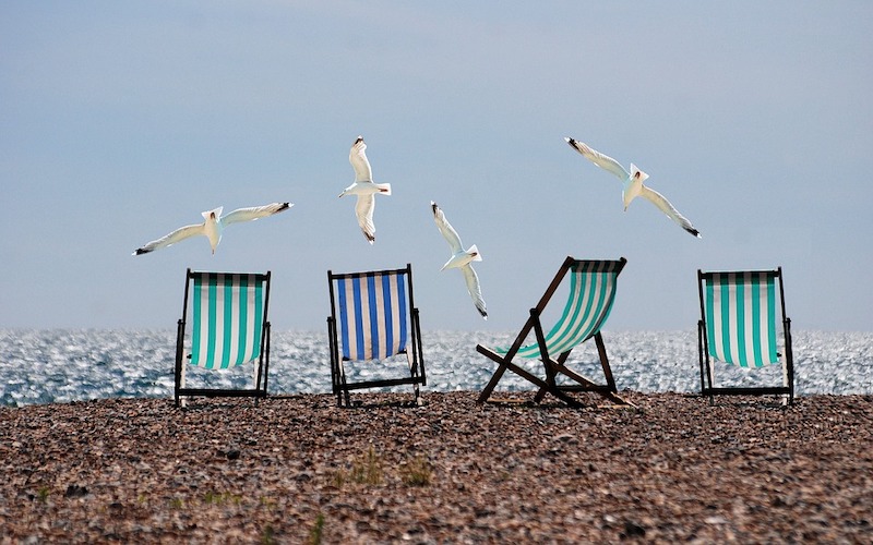 Summer boost as UK online retailers bounce back from miserable May