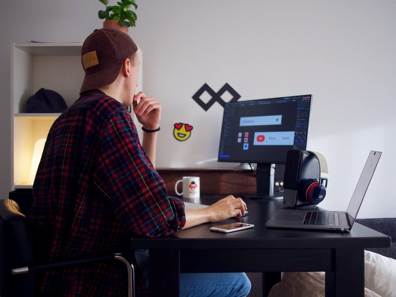 Discussing the freelance versus company conundrum: making the right choice