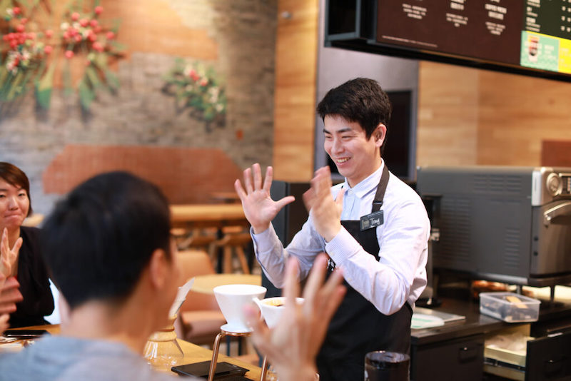 Starbucks brings Signing Store to China