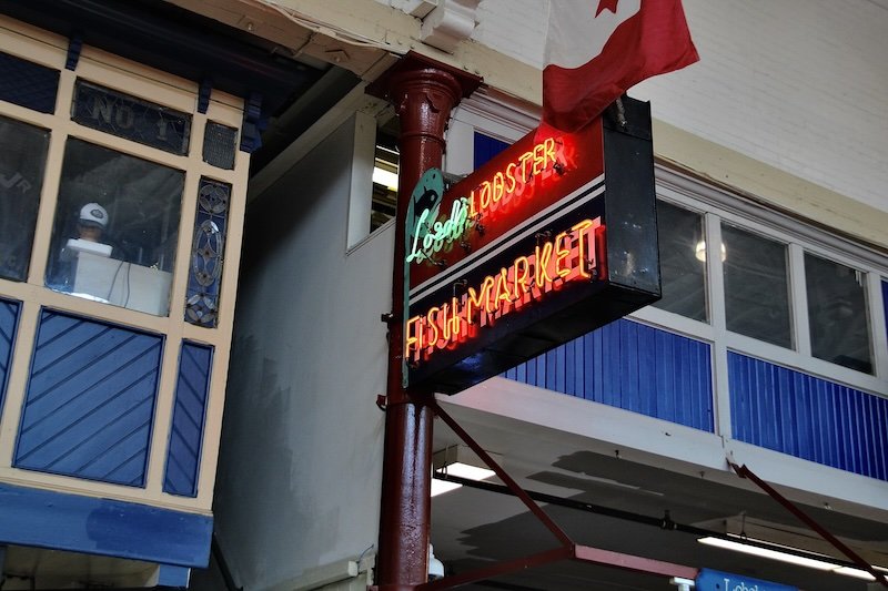 Why your business needs a pole sign (and which type to choose)