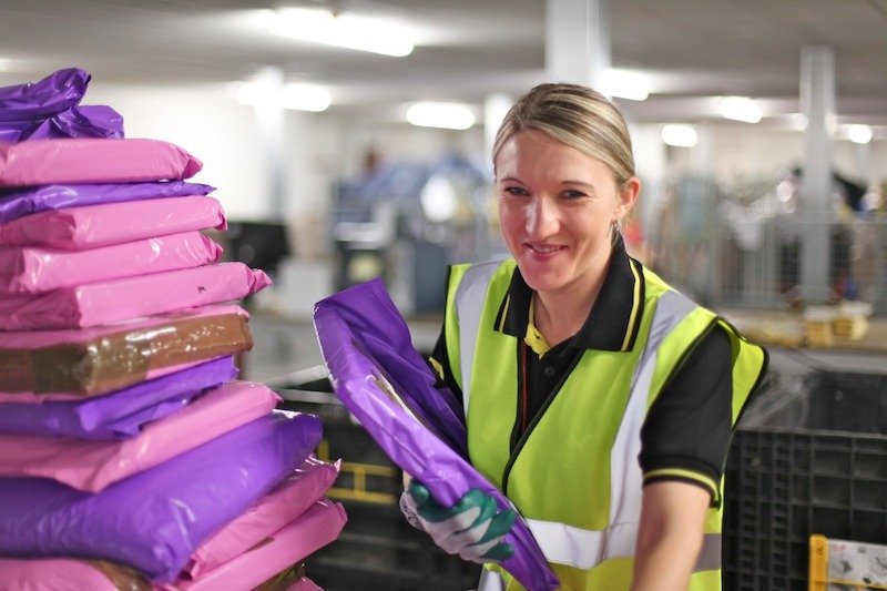 Asendia UK deploys automated parcel sorting and robotics tech at Heathrow DC