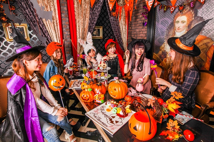 不思議の国に迷い込んだような店内でハロウィン気分が盛り上がる アリスのハロウィン パーティ フェア開催中 Run Way