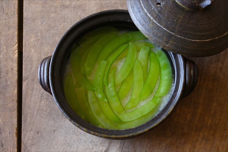 「さやごと」が美味しさの秘密！旬のえんどう豆で作る土鍋豆ごはん