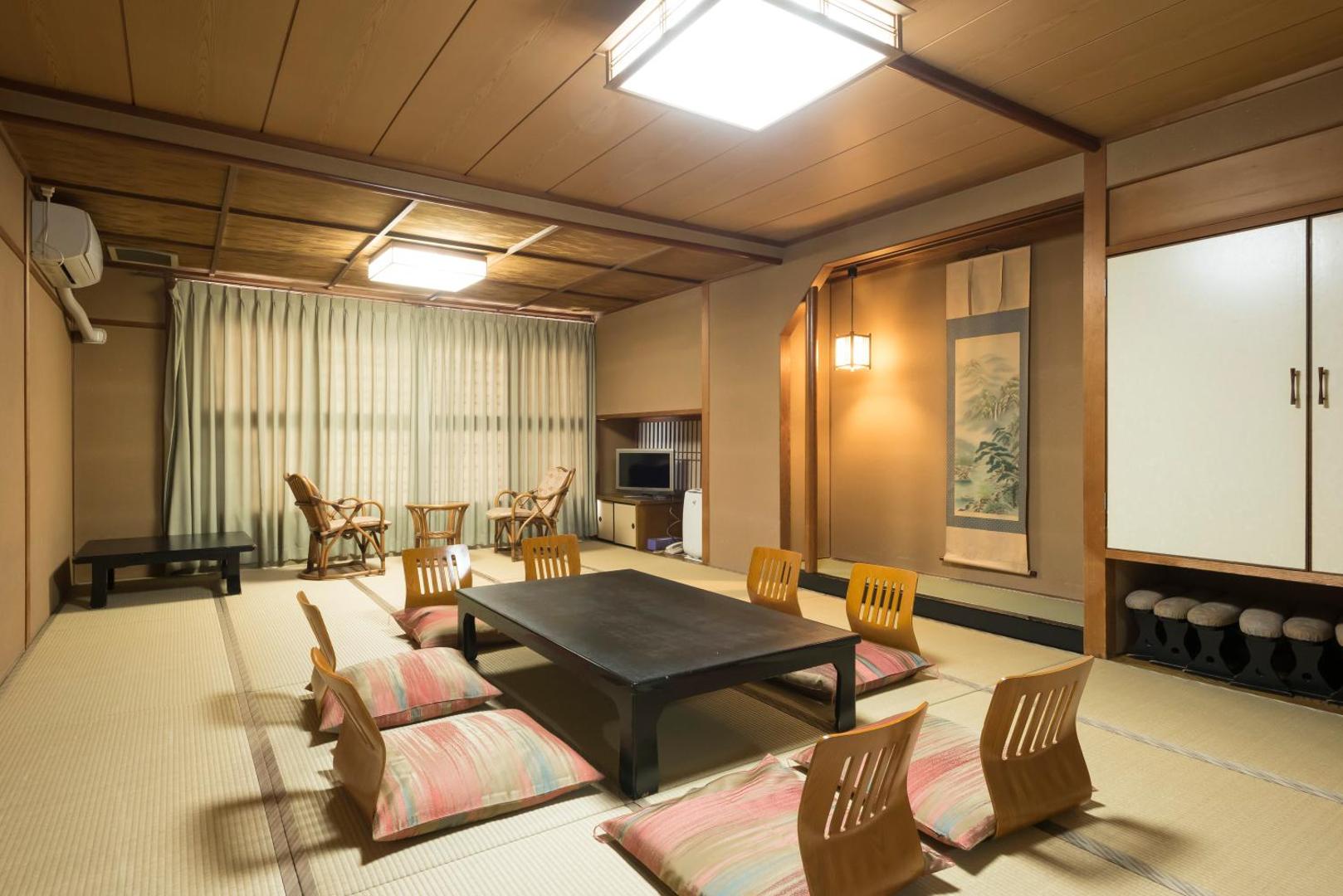 Awara Grand Hotel thumbnail 3