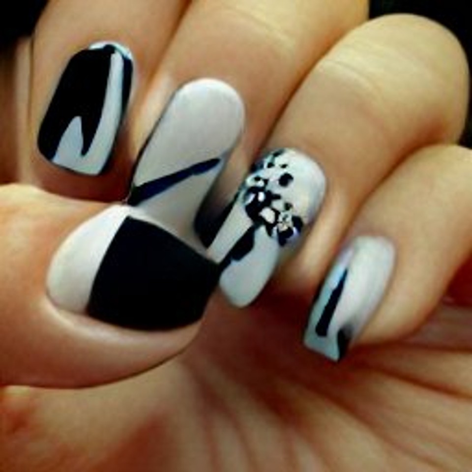 nails design black image 1