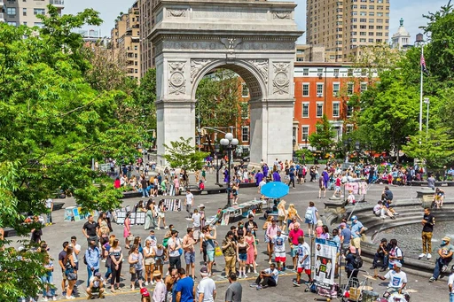 🌳✨ Washington Square Park Magic ✨🌳
Located in the heart of NYC, Washington Square Park is the perfect blend of history, culture, and relaxation. From the iconic arch to lively street performances, there's always something happening here. 🗽🎶
Whether you’re taking a stroll, enjoying a picnic, or people-watching, this park is a must-visit spot.