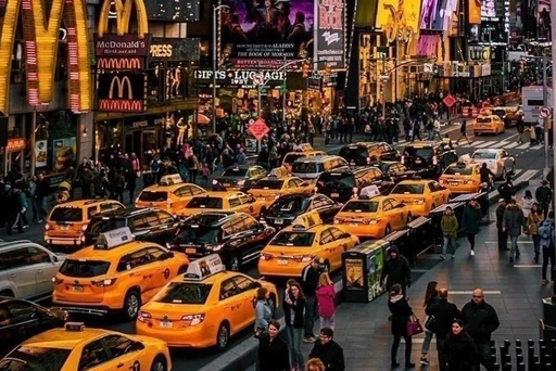 Times Square: The beating heart of New York City 🚖🌟
📸 Immerse yourself in the excitement of Times Square, the iconic square that embodies the spirit of the Big Apple like no other. 🍎🗽
🕰️ A little history: once named Longacre Square, it was renamed Times Square in 1904 in honor of the New York Times headquarters. Since then, it has become a true symbol of the city that never sleeps. 📰
🚖 Iconic of the city, New York's yellow cabs crisscross Times Square at all hours of the day and night, offering a unique and dynamic atmosphere. 🌇🌃