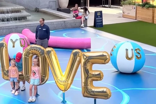 Enjoying Rockefeller Center’s epic July “pool party”🩱☀️
💡Immerse yourself in an atmosphere of hope, joy, and love at “Pool Party,” a public installation by renowned artist Joel Mesler.