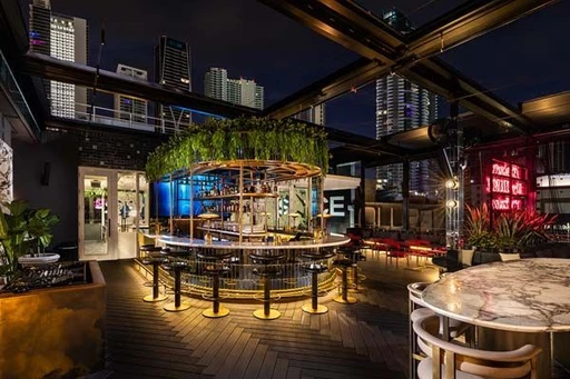 Found in the heart of the Arts & Entertainment District of downtown Miami, Giselle is a modern and swanky rooftop restaurant and lounge, ready to offer a hot edgy and extravagant experience out of the ordinary.
With a beautiful and exquisite indoor-outdoor setting, featuring a fully retractable roof, a 14-seat marble-adorned bar, stylish dining tables and comfy lounge spots, here you can indulge in Asian, Mediterranean & French-inspired cuisine and an elevated cocktail programming, overlooking the Miami skyline.