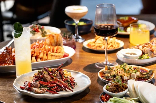 Antidote Chinese Restaurant is a place where the food is designed in order to please all palates🍚 🥢
This Williamsburg Chinese restaurant is a favorite!
Antidote‘s menu draws influence from Sichuan and Shanghai. It’s a great spot for a group dinner!