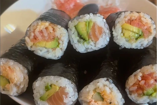Fresh & AFFORDABLE AUSSIE STYLE hand rolls in the West Village 🍣💯✨
for just $12 you can get 3 rolls 😍 8 flavors to choose from with a monthly special!
📍Save this spot for your next takeout night in NYC!!