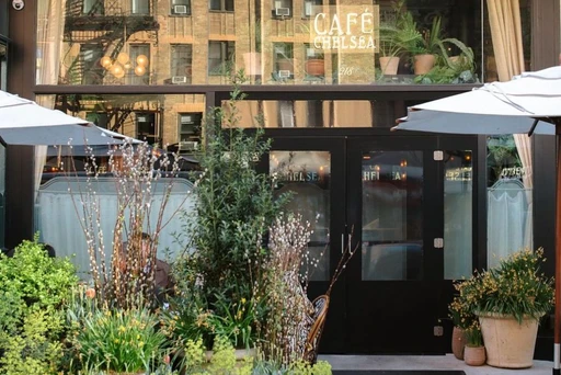 Café Chelsea is now open for breakfast, lunch and dinner.
Their patio is in full bloom 💐
The art displayed throughout the Café is part of the Hotel Chelsea's collection of art by guests who once lived at the hotel.
See you for brunch this weekend. 11:00 AM - 3:30 PM