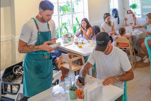 Coffee Break Enjoy! ☕️ in Bal Harbour is the perfect place to stop by after a beach day for some good desserts and coffee 🧁 ☕️
Come for delicious bites and good vibes!