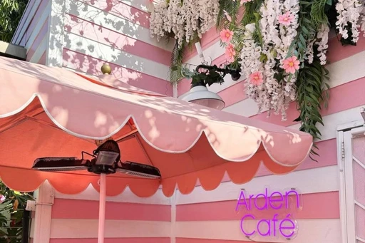 Charming little walk-up cafe in Arden Café
Your daily dose of pink, blooms, and brunch happiness!
The Arden Cafe opens M-F at 8am and 10am on the weekends. The perfect place for a quick matcha, coffee meet or casual brunch!