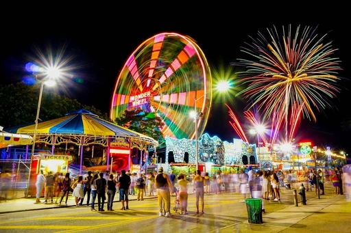 Coney Island Fireworks at Luna Park!
Friday Night Fireworks are back at Luna Park for the 2024 season and they’ll be doing their special “Friday Night Fireworks” again this week.
The stunning show will light up the Coney Island Boardwalk and look extremely beautiful over the rides and famous Wonder Wheel. It’s completely free and starts at 9:30 pm!