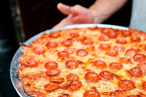 Happy Friday night pizza night for those who celebrate!!! 🍕🍕🍕🍕
I won’t be eating at Emmett’s on Grove Pizza place tonight, but I just can’t stop thinking about it!