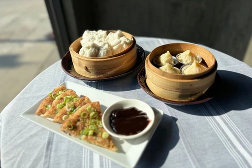 Chinese in West Hollywood! Modernized Dim Sum fa sho 😋 🥟
Ok, I have one traditional place for dim sum and it is in the SGV, it’s meant to family time and Sunday Breakfast. Soooo, West Hollywood + Dim Sum for dinner never went together in my mind.
Buutttttt, BAO DIM SUM HOUSE reinvented that. And I am here for it bc it’s actually good. Shiu Mai (we got chicken) was very hefty, Har Gow was shrimp filled with a light wrap, sauces on the table were on point and other items like Spare Ribs were prepared very traditionally.
Now, if you live in LA proper, you don’t always have to go to the valley for your dim sum fix 😋 🥟