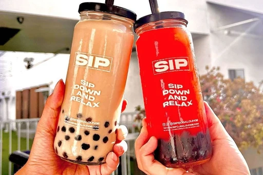Here’s a reminder to go dancing in LA, it’s an experience.
SIP Boba Lounge!
Why? Bc people here are talented. Like, just got off the stage performing with Beyoncé talented and show up to dance floors for a night out just like everyone else.
It always end up being such an impromptu show, all levels all talents and random fun for everyone!