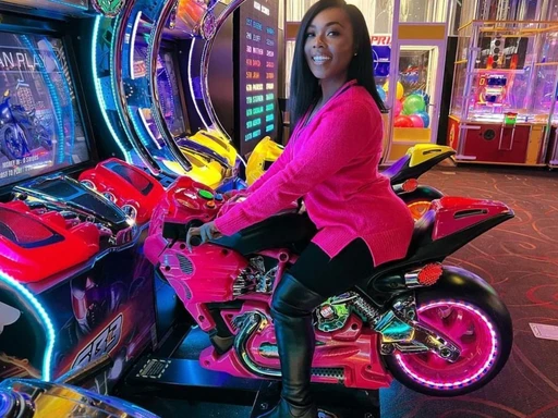 PINSTACK Dallas: Bowling Has Never Been So Delicious! 🎳🍔
With locations in Plano, Las Colinas and Allen, there is no doubt a swanky bowling and dining experience near you. Let your competitive side heat things up on the bowling lanes, in the laser tag arena or on the climbing wall without worrying about the temps outside.
Did you know they also have bumper cars and a high-ropes course suspended 20 feet above their arcade, which features 100 of the newest video games and simulator technology?