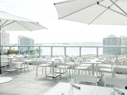 ADDiKT at W Miami
The 15th floor rooftop of the W Miami is quite impressive. Both spacious and luxurious, it is home to a 90 meters long rooftop infinity pool, and to the rooftop bar and restaurant ADDiKT. Open daily for breakfast, lunch, dinner and weekend brunch, here you can enjoy breathtaking views over Biscayne Bay and the city skyline, along with fantastic and global dishes from Executive Chef Ricardo Jarquin and crafted mixology cocktails.