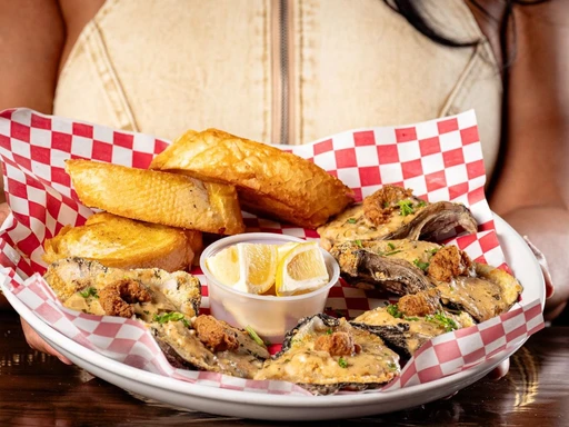 Local Tap And Table is a Cajun restaurant in Dallas that sits on the Katy Trail. Most people know it for brunch, but they also have a really great dinner menu and a good vibe during the week! 🥂
They also launched new food items, and as always, everything was spot on. Some of my favorites were:
🦞 Fried Crawfish Ravioli
🍝 Pontchartrain Pasta
🥖 Crawfish Bread
🍜 Birria Ramen
🍹 Bacardi Mango Chile Fever
Parking is free during the week! There’s a run club called runitup that meets here on Tuesdays! It’s free to join, but it does get packed, so if you want a more chill vibe, come any other day during the week! ✨