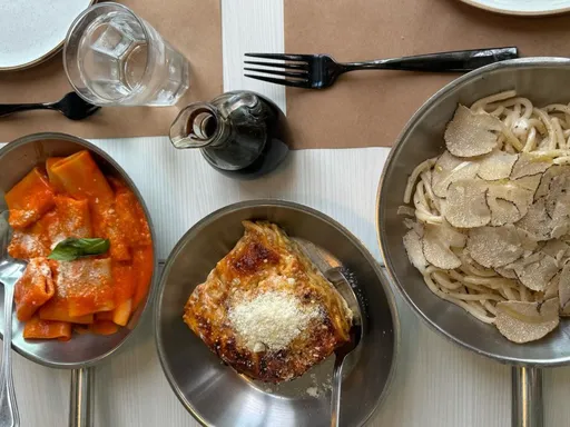 Pasta e Basta is a cozy Italian restaurant in Midtown that you already know we love.
This time we stopped by to try their new brunch menu and we’re what you need to know 👇🍝
Their menu currently offers a variety of paninis and pasta trios, perfect for sharing and for those who always want a little bit of everything 👀
We kicked off our meal with the Panino Polpette e Mozzarella, but the Trio Romano stole the show.
For $69 you get this pasta tower that includes Rigatoni Carbonara, Tonnarelli Cacio e Pepe and Rigatoni Amatriciana. And the best part? You can now customize your own trio for $79.
For dessert we had the Nutella crepes and the tiramisu which is always🔥
PS: If you’re brave enough to dine with a toddler they’ve got a kids menu too and a whole lot of patience ❤️