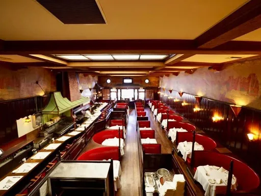 Have a martini at Musso & Frank
Cinephiles, this one’s for you. Pretend it’s the 1920s and take your date out for a romantic night of Old Hollywood charm at the legendary Musso & Frank. Known as the oldest restaurant in Hollywood and often referred to as the “genesis of Hollywood,” this iconic steakhouse in LA, feels like you’ve stepped back into a bygone era.
The restaurant was known as the go-to spot for the Hollywood elite, even boasting a secret back room for industry insiders. It’s been memorialized in countless films, most notably Quentin Tarantino’s Once Upon a Time in Hollywood. Cozy up in one of the old-school wooden booths and order their world-famous martini for a night to remember.