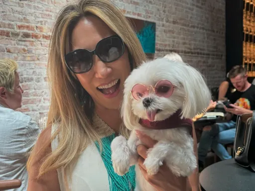 The art room DTLA is a hidden gem located in DTLA where you can enjoy some artworks while sipping on amazing cocktails. 🖼️🍸
⤷ I got the coconut and my friend got Margo’s, and we both loved our drinks 💗 If you’re looking for a summer drink, I highly recommend the Fridas Coconut 🥥
✔️ They have many pieces of artwork hanging around, so be sure to check them out while enjoying your drinks 👀✨
✔️ I think their menu is fairly priced considering their location and that tax is included in all menu prices 👍