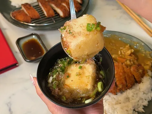 Ramen Akira is a newly opened modern ramen spot in Koreatown that brings amazing flavors in a bowl 🍜
✔️The server recommended the yuzu ramen, and I decided to be adventurous and try it. I was a bit worried it would be too citrusy, but the broth was super creamy with a subtle hint of yuzu 🍊 I definitely recommend trying it if you want to experience something different! :)
✔️I wanted to eat outside cause of their super cute patio, but it was way too hot 😭 I’ll be definitely back to enjoy the patio 👀🌸