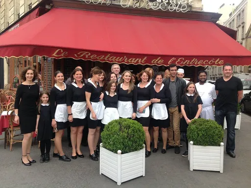 🥩The steaks are high🥩
🍽Where I went: Le Relais de Venise - L’Entrecôte
✔️What I got: Salad, Steak & Fries
💰What I paid: $32
⠀
🤔What I think:
This restaurant is arguably one of my favorites in the city. They only serve salad, steak (cooked to your preference), and fries for a fixed price of $32. That being said, this steak is cooked to perfection and what really makes entrecôte so special is the sauce that they serve with the steak. If you like steak, I would highly recommend trying this restaurant.