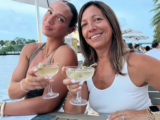 Fort Lauderdale - Shooters Waterfont 🥂🛥️☀️
🥇 Best Brunch & Waterfront Dining
🥈Best Pet Friendly & Waterfront Wedding Venue