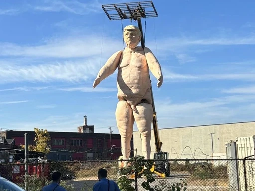 Imagine this sculpture in the middle of Hialeah or anywhere in Miami.