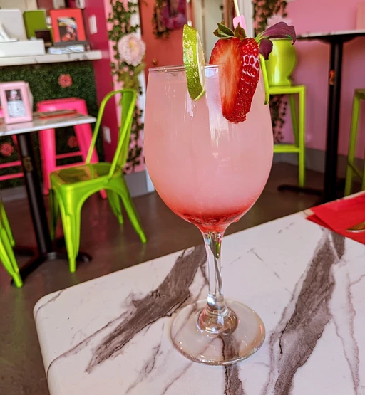 have a glass lemonade with a friend 🤗👍🍋🟩