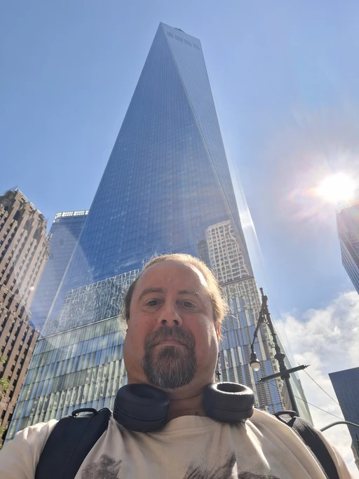 Spending some time in the Wirld Trade area, going for coffee and a bagel on a nice day.