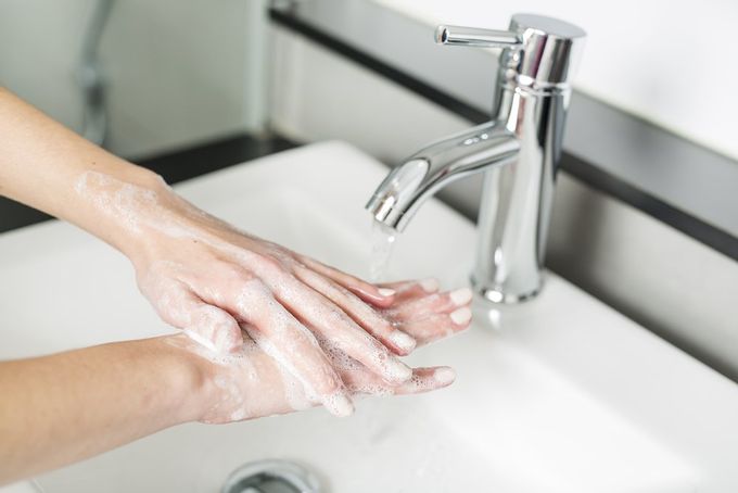 パンデミック時の手洗い：肌を健康に保つ方法は？