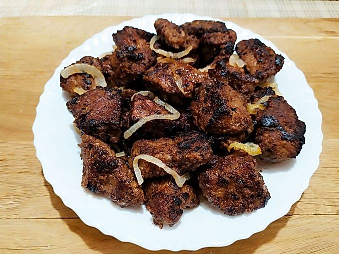 Fried beef liver with onions