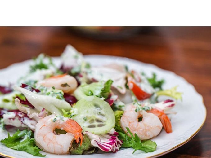Shrimp salad with yogurt. Recipe photo