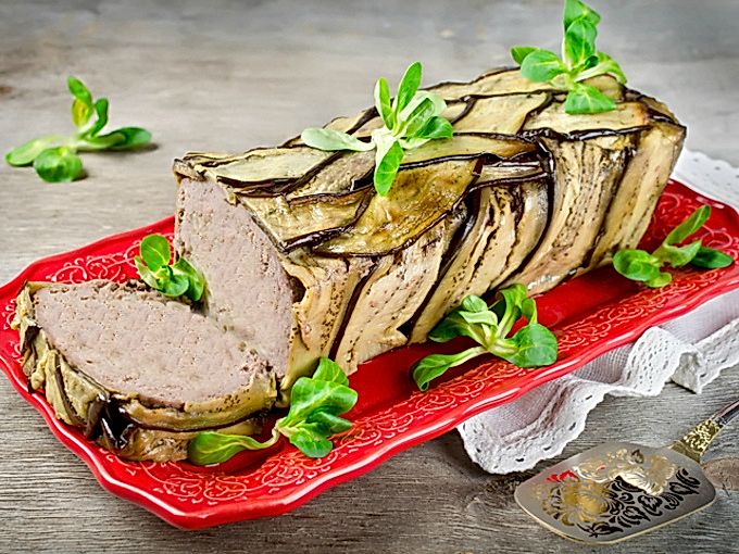 Meatcake with eggplant
