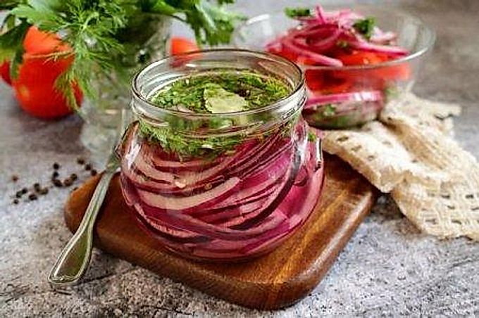 Hur man picklar lök: 12 snabba och läckra recept