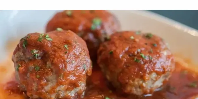 Step-by-step recipe for minced meatballs with gravy