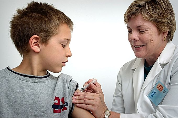 How to help your child not be afraid of doctors: 7 tips for parents