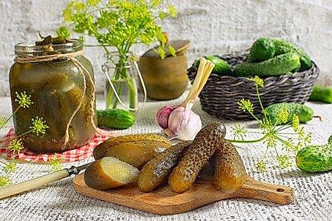 20 eenvoudige en heerlijke recepten voor ingemaakte komkommers