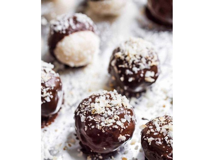 Natürlich süße dunkle Schokoladen-Kokosnuss-Häppchen