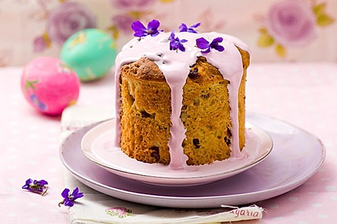 Easter cake with cranberries and nuts